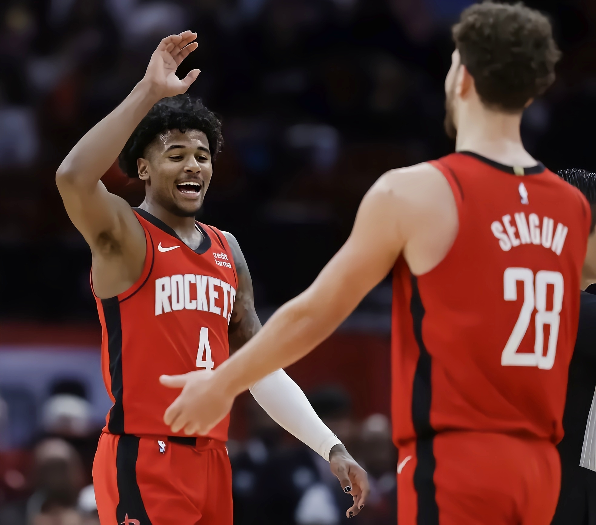 熊猫体育平台-火箭双核砍分，力压开拓者