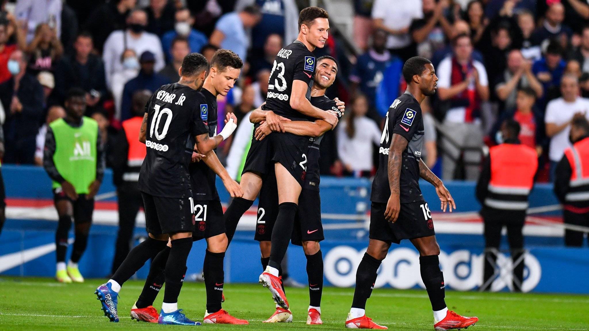 巴黎圣日耳曼逆袭绝杀,强势领跑积分榜 巴黎圣日耳曼逆袭绝杀,强势领跑积分榜