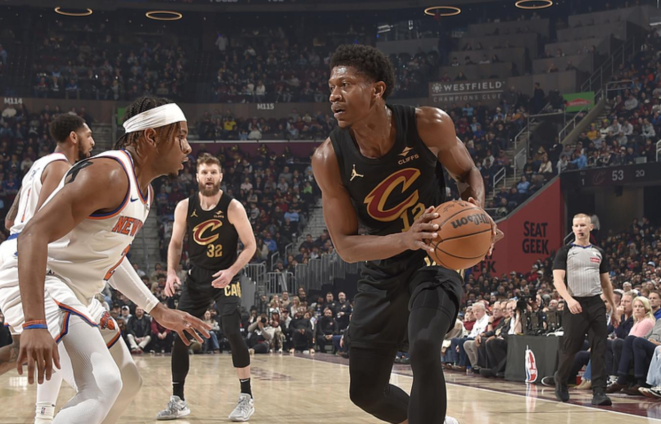 骑士客场大胜尼克斯，结束连败