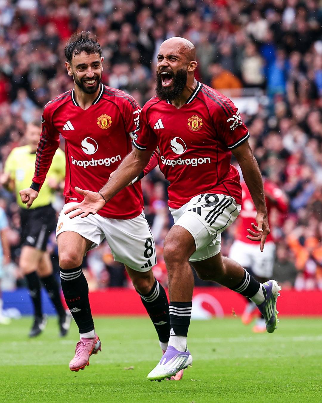 曼联撕裂对手，进一步巩固领先优势