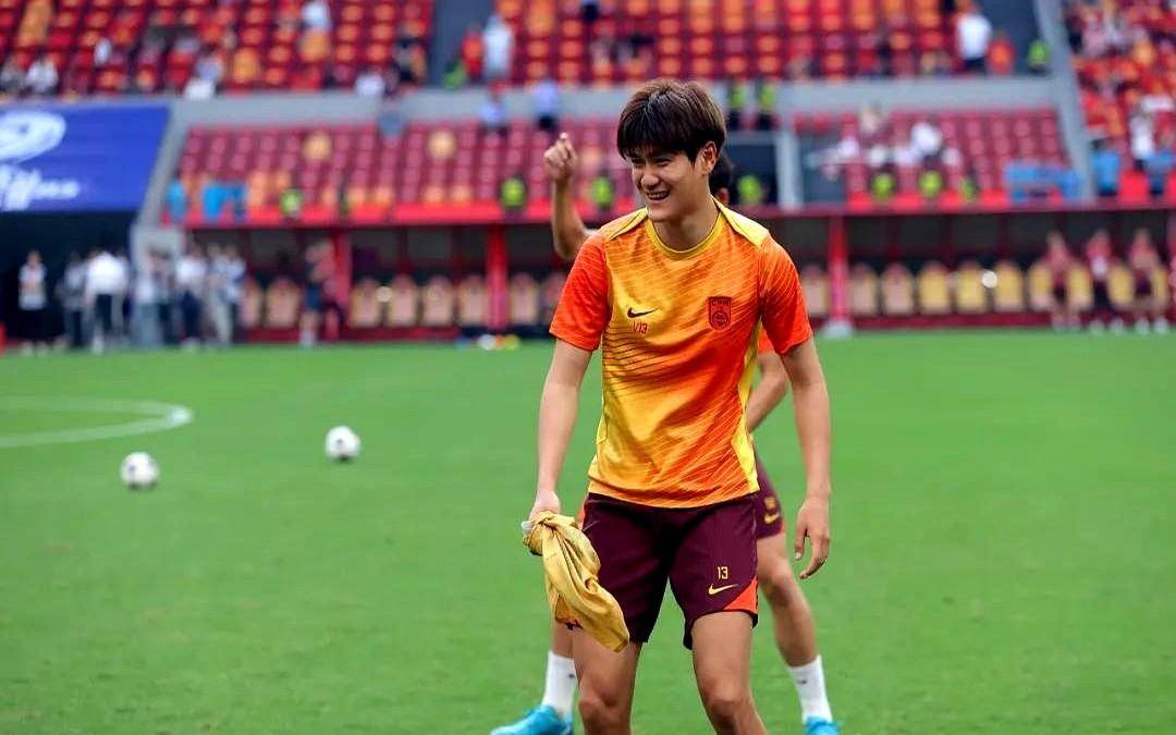 新晋球员崭露头角,引起注意 新晋球员崭露头角,引起注意