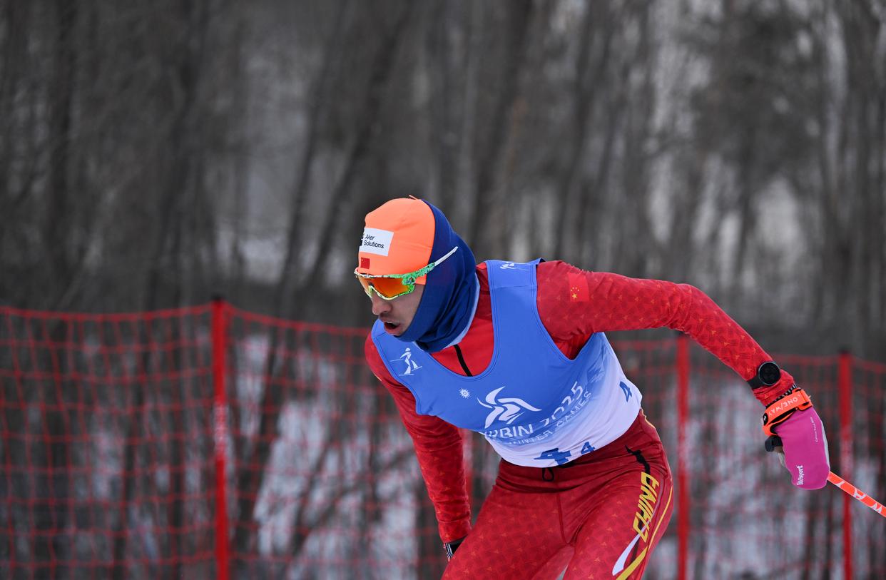 男子越野滑雪日本选手冲刺夺冠 男子越野滑雪日本选手冲刺夺冠