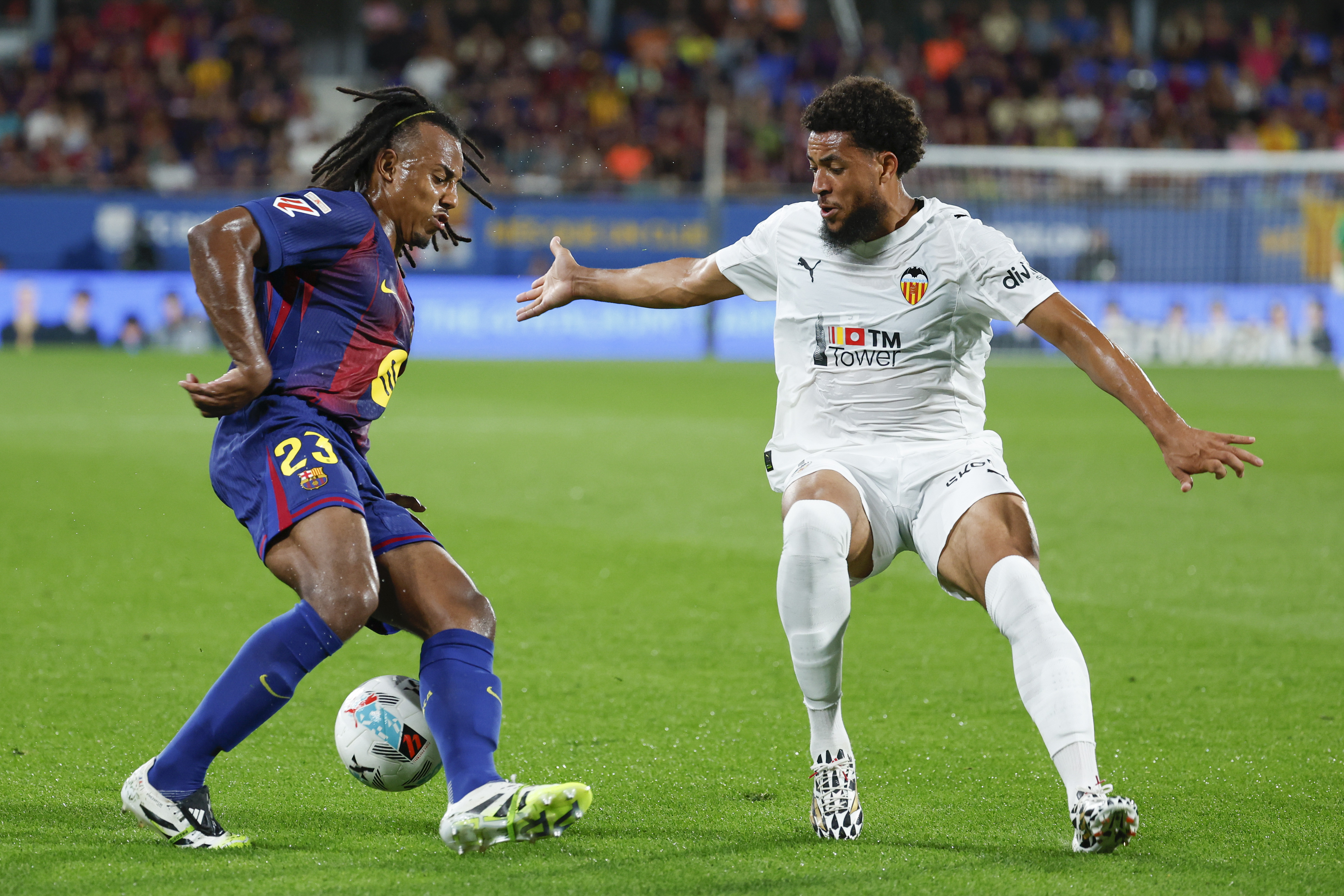 熊猫直播-力压巴萨，领头羊巴伦西亚再添胜利